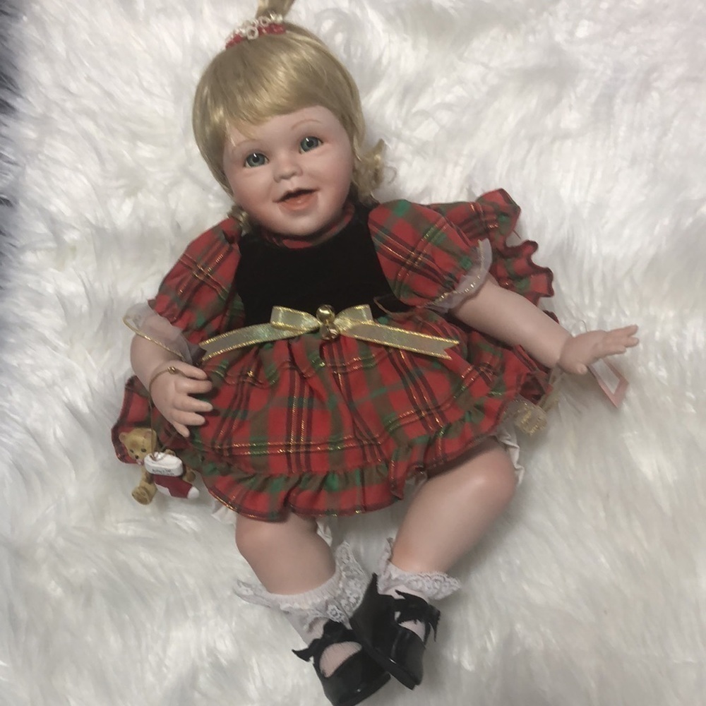 Vintage The Ashton-Drake Galleries “Babies First Christmas” doll